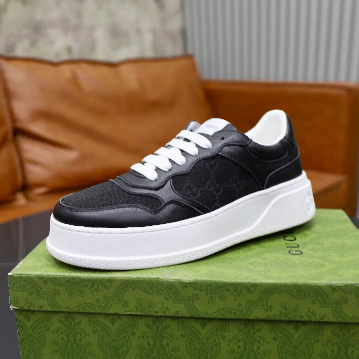Men's shoes: 400💰🙅‍♂️🙅‍♂️🙅‍♂️ Brand: GUCCI Standard code: 38-44 (45 customized) Grade: Same as the official website Material: Original leather splicing brand cloth Comfortable and breathable sheepskin lining Lightweight wear-resistant outsole Style category: Men's fashion casual shoes Sports shoes Distinguished luxury brand elements Top luxury Color: actual picture color